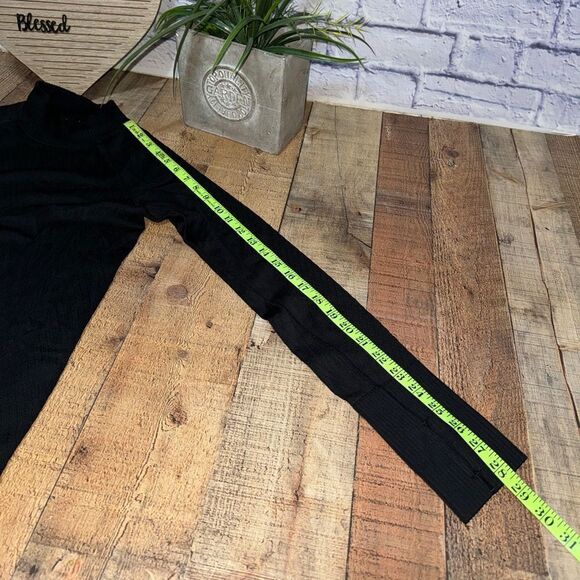 Lululemon Rest Less Mock Neck
Black / Black - Picture 6 of 14